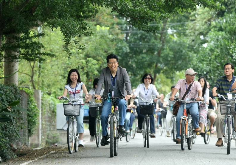 嚴長壽雖投身公益與偏鄉教育多年，但仍關心台灣觀光業的未來發展。張智傑攝