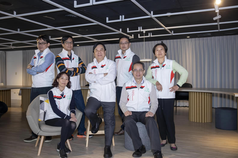 新北市政府交通局長鍾鳴時跟團隊期許為新北市民打造安居樂業的智慧交通城。(圖片來源:新北市政府交通局)