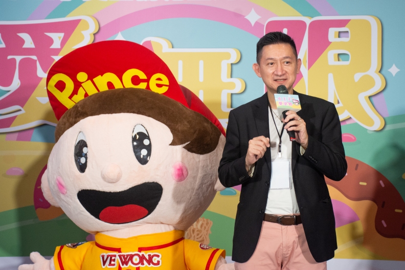 王子麵本尊-王懷麟醫師,現身第七屆小王子愛塗鴉頒獎典禮現場。