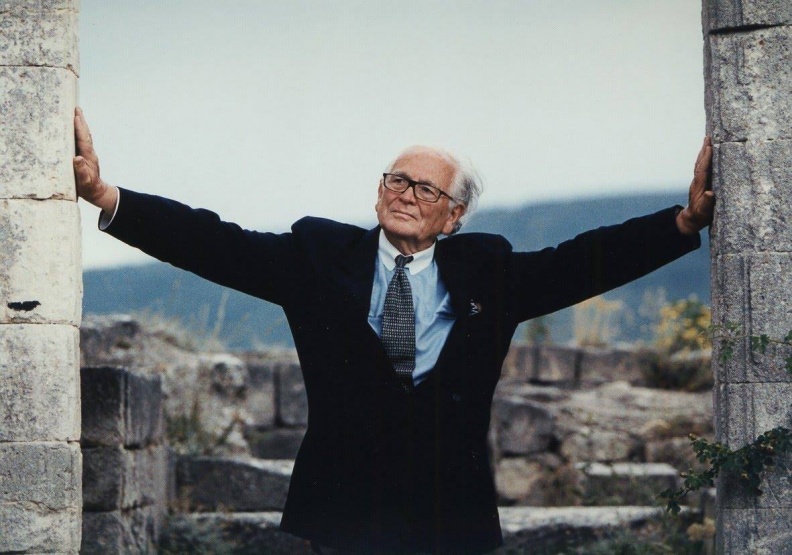 法國時尚設計大師皮爾卡登逝世。取自pierre cardin paris臉書