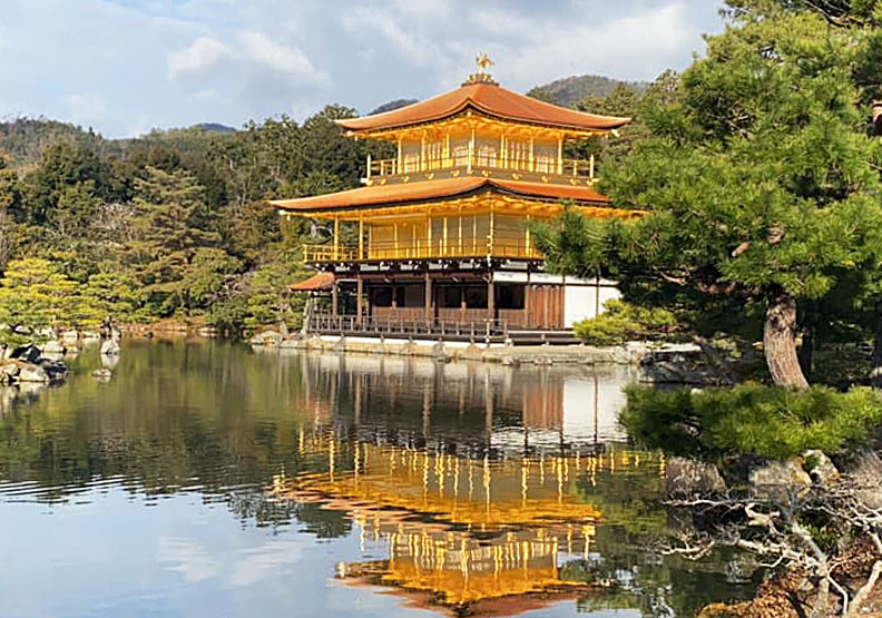 圖／日本京都知名觀光景點金閣寺整修完畢。取自Eva Fujihara臉書