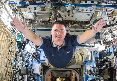 會跳傘、中文兼具醫科背景，台裔太空人林琪兒：母親鼓勵我「做大夢」