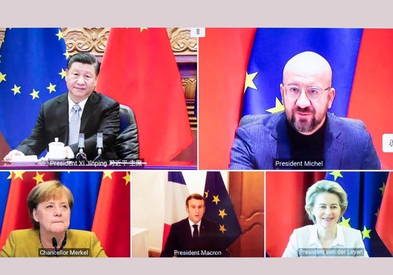 2020年12月30日中國及歐盟領導人舉行視訊會談。左上依序中國國家主席習近平、歐洲理事會主席米歇爾（Charles Michel）。左下依序時任輪值主席國德國總理梅克爾（Angela Merkel）、法國總統馬克宏（Emmanuel Macron）與歐洲聯盟執委會主席范德賴恩（Ursula von derLeyen）。會後歐方宣布，原則上達成協定。取自范德賴恩推特。