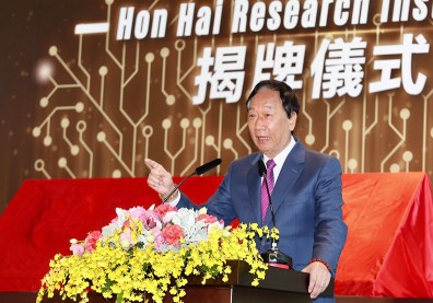 不到兩天完成BNT疫苗進口遞件！郭台銘託台康生技任申請廠商