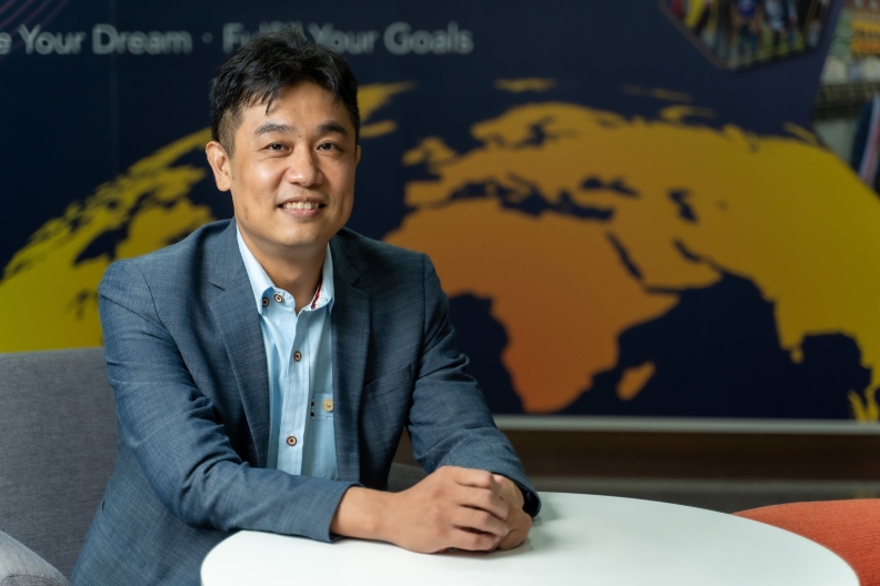 義守大學國際及兩岸事務處長吳岱栖。