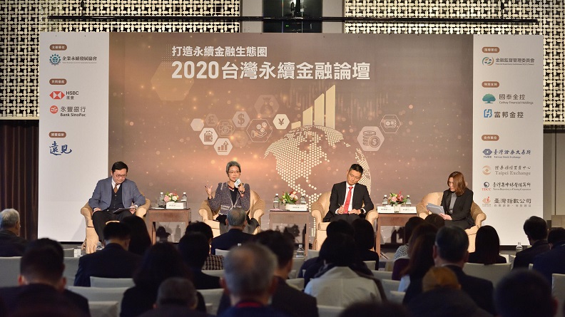 右起：遠見副總編林讓均、滙豐(台灣)商銀風控長曾德誼、國泰金控副總洪祝瑞、富邦金控副總徐偉傑。