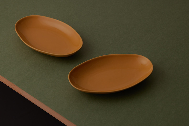 六角形瓷盤象徵長壽的龜殼，同時有六諧音「祿」的好兆頭。取自台灣設計研究院