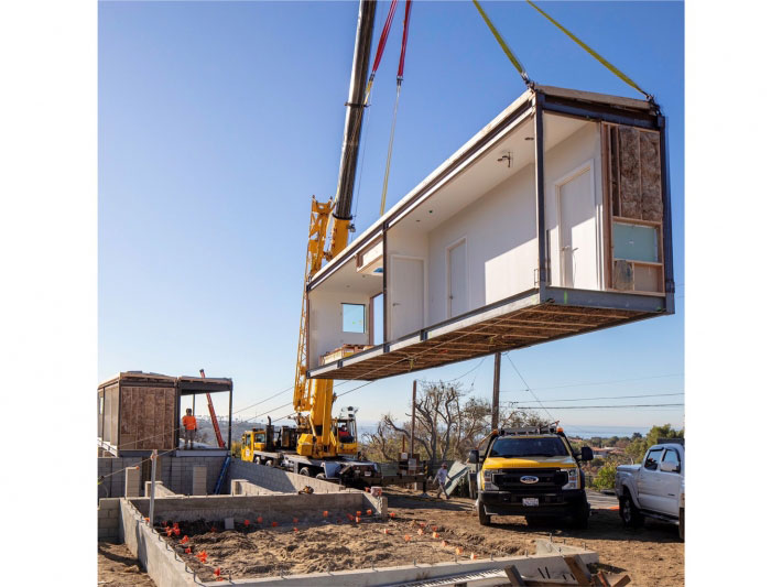 Connect Homes 模組化無家者庇護所的建造過程省錢又省時。來源:Connect Homes 粉絲專頁