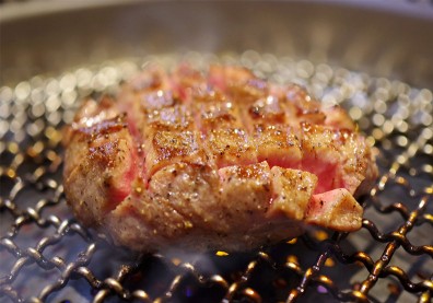 近年首見！逾1公噸美國牛舌驗出「弓蟲」，醫籲：肉品煮熟再吃