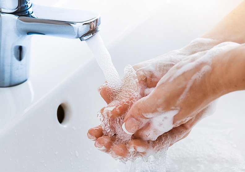 防疫勤洗手，指甲總長倒刺！原來不是缺維生素，而是缺水太乾燥