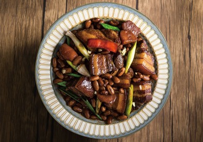 豬五花料理怎麼做？試試這道代代傳承的佳餚——蒜苗滷花豆豬五花肉