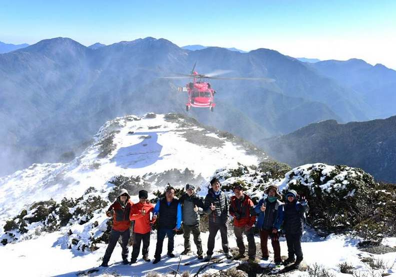 玉山氣象站工作人員