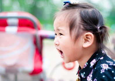 出遊最怕孩子崩潰哭鬧！薩提爾親子專家用一句話，讓孩子情緒內在都得到穩定