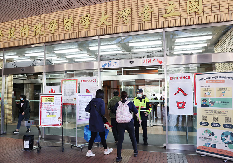 圖／疫情升溫，台大醫院嚴格管制醫院人員等進出。聯合新聞網提供