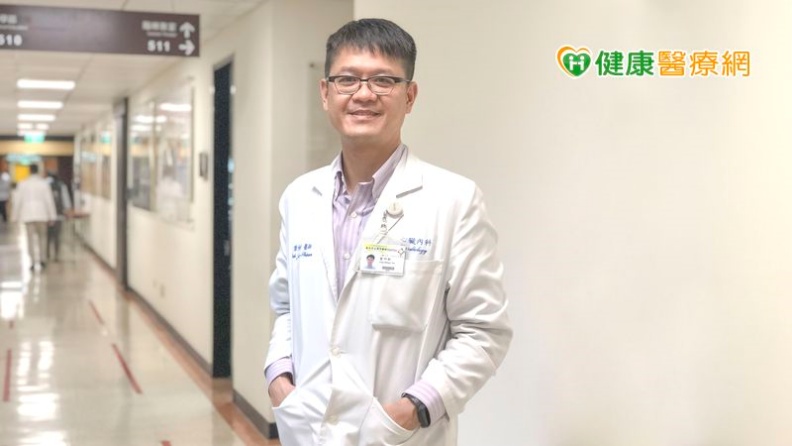 葉主任進一步指出,美國心臟醫學會發表的研究發現,高血壓導管治療在沒有用藥的患者術後門診血壓測量可降低平均9 mmHg;也有全球3年以上的追蹤數據發表,病患在術後血壓可降低平均至少16 mmHg,效果顯著,重點是可以維持很久。取自健康醫療網