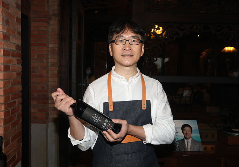 葡萄酒達人黃國彥的黑后紅葡萄酒。