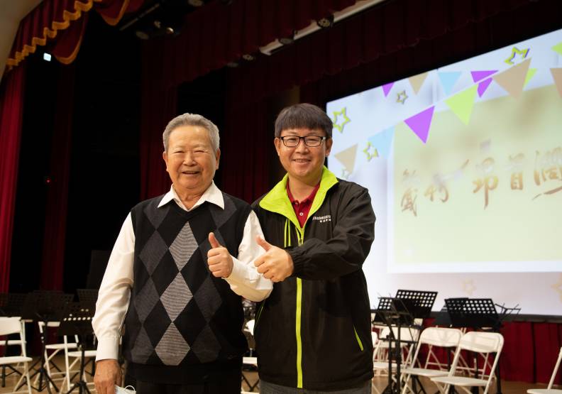 楊敏盛（左）45年前創立敏盛外科醫院，在兒子楊弘仁（右）接手後，一步步擴充為跨足醫療、健檢、藥局與精準、預防醫學的「大健康生態系」。