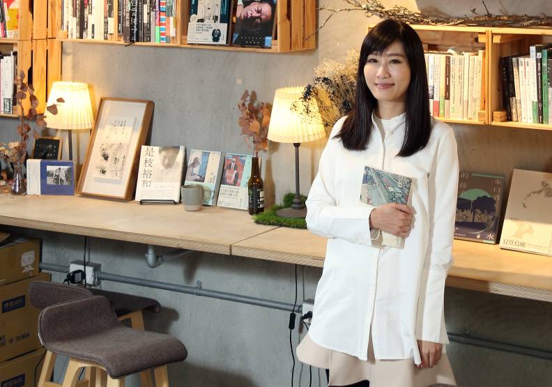 為了打造獨一無二的書店，蔡瑞珊以美學策展概念打造閱讀空間，並委託各領域專業人士選書。張智傑攝。