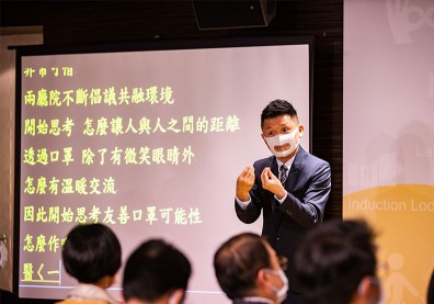 不再被口罩噤聲！聽障者奔走八個月，只有這間國家隊答應做「透明口罩」……