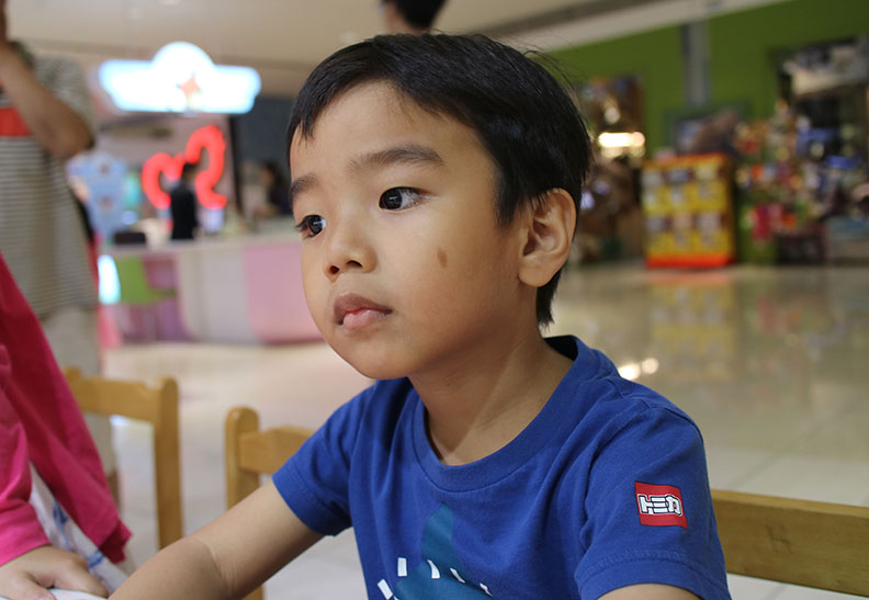 有睡眠困擾的孩子容易分心、恍神。作者柯俊銘提供