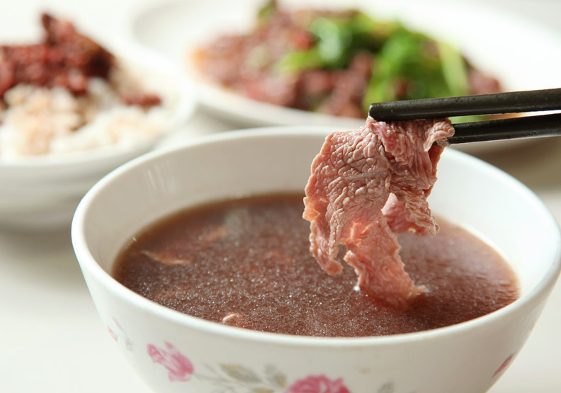 「溫體牛」鮮嫩好吃的祕密！國產牛肉食物里程短、碳排放少