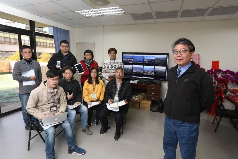 台中市環保局長陳宏益(右一)及工作團隊。