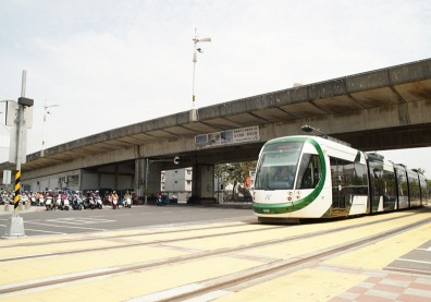 輕軌上路免驚！高雄用智慧科技大幅減少交通事故