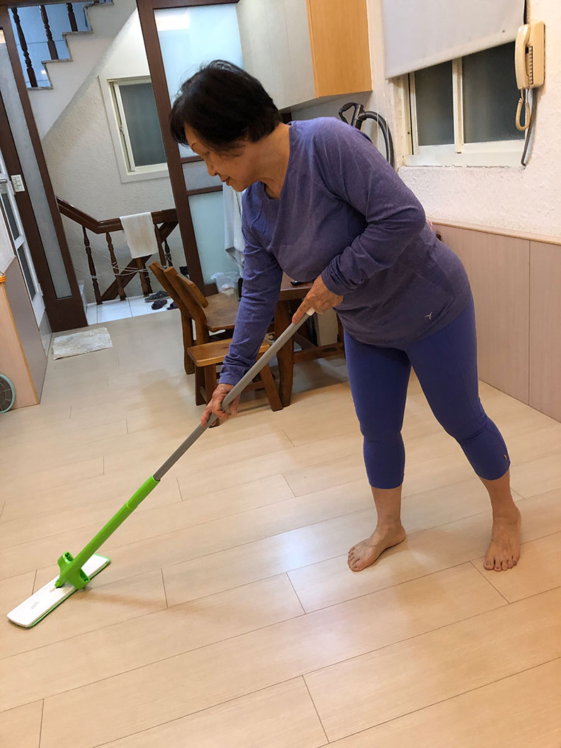 文獻證實,老人做家事不僅有運動的效果,還能預防失智症。作者柯俊銘提供