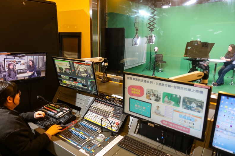 創新數位教學中心數位教學教材錄製作業。