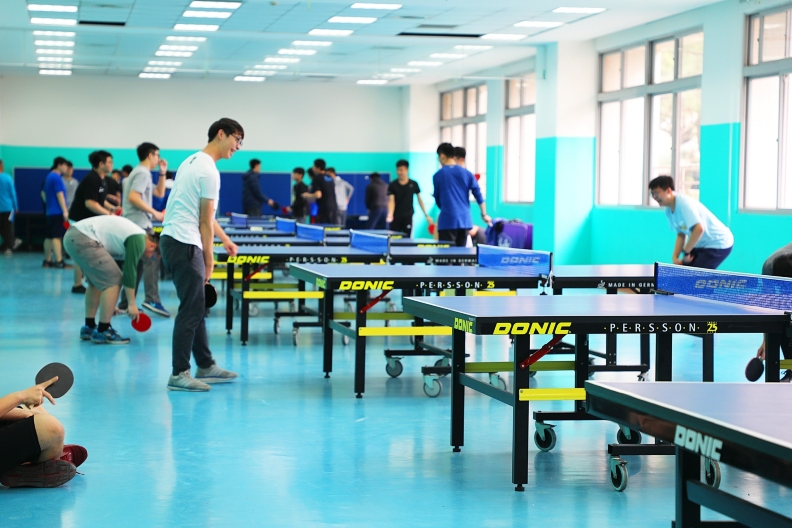 明志科大透過跨領域整合、外師教學、專題設計與企業實習,要為台灣產業培育具有國際競爭力的一流人才。