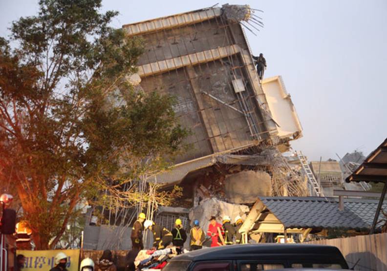 五年前小年夜清晨的天搖地動,至今仍讓許多台南人餘悸猶存。圖片民眾提供