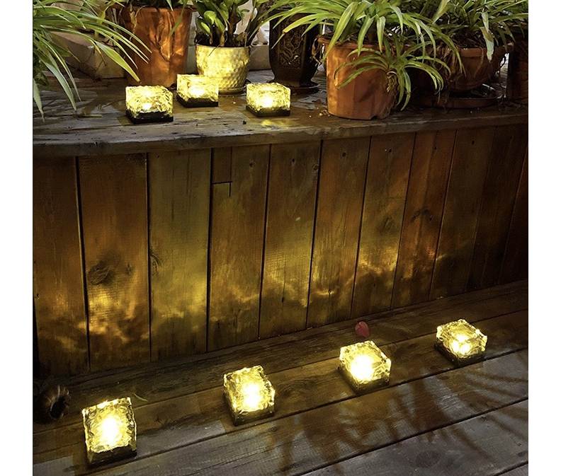 庭院燈造型多樣，使用上很有彈性。特力屋提供