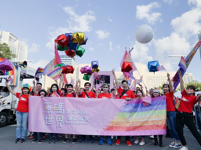  2020年台北、台南、高雄三地的同志遊行，吉立亞醫藥亦由總經理親自帶隊，一路相挺。(圖片來源：吉立亞醫藥)
