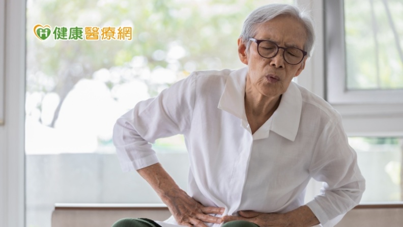 吳奕霆醫師強調,農曆年假期將至,民眾外出聚餐或家族團圓吃飯記得要先確認食材是新鮮的並且要烹煮至全熟,避免生食或食用無法確保是否新鮮的海鮮食品。健康醫療網提供。