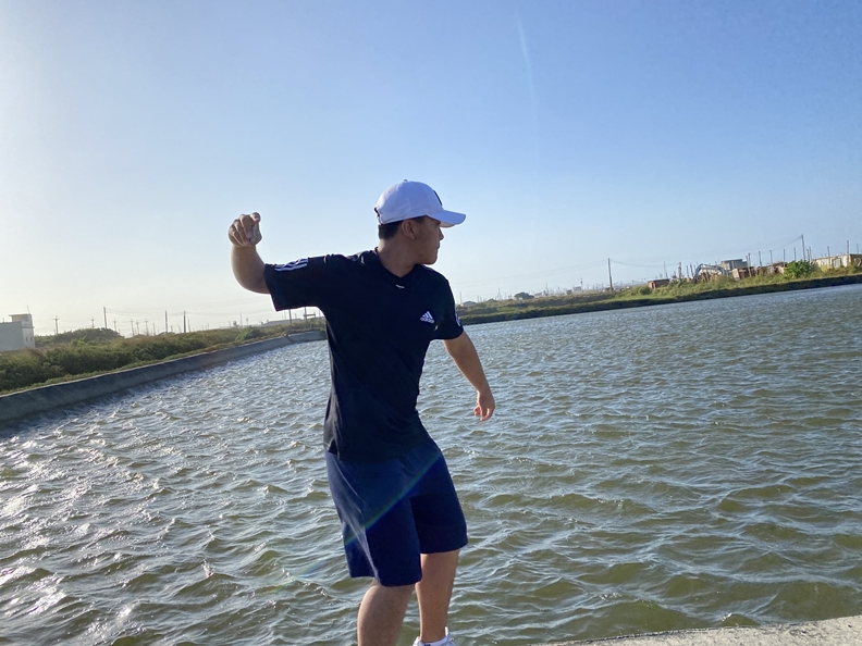 經常睡眠不足,青少年易憂鬱纏身,情緒不穩定。作者柯俊銘提供。