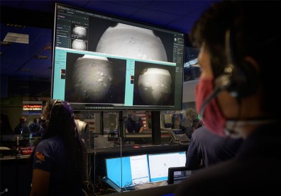 原來火星長這樣！歷經「恐怖七分鐘」，NASA毅力號降落成功