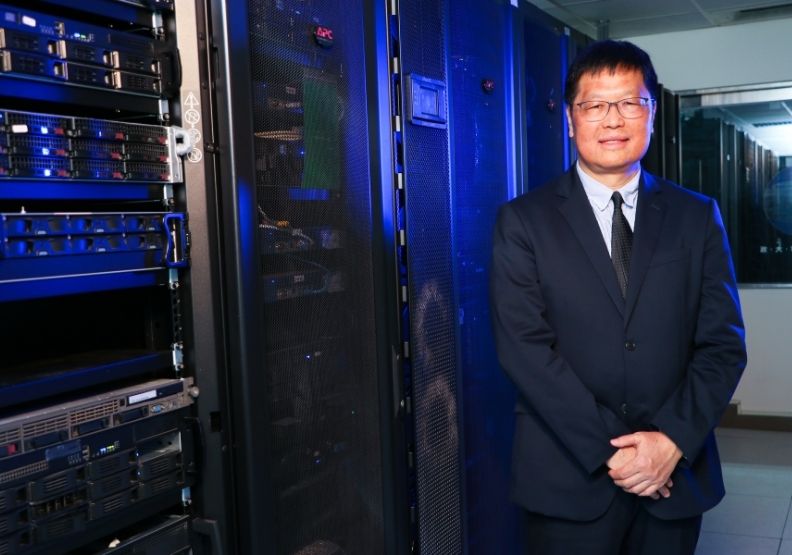 政大資科系教授兼電子計算機中心主任胡毓忠。政大提供。