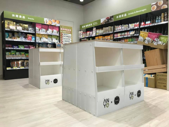奇夢籽社計以再生塑料製作商品展架。圖片取自Huemon 粉絲專頁