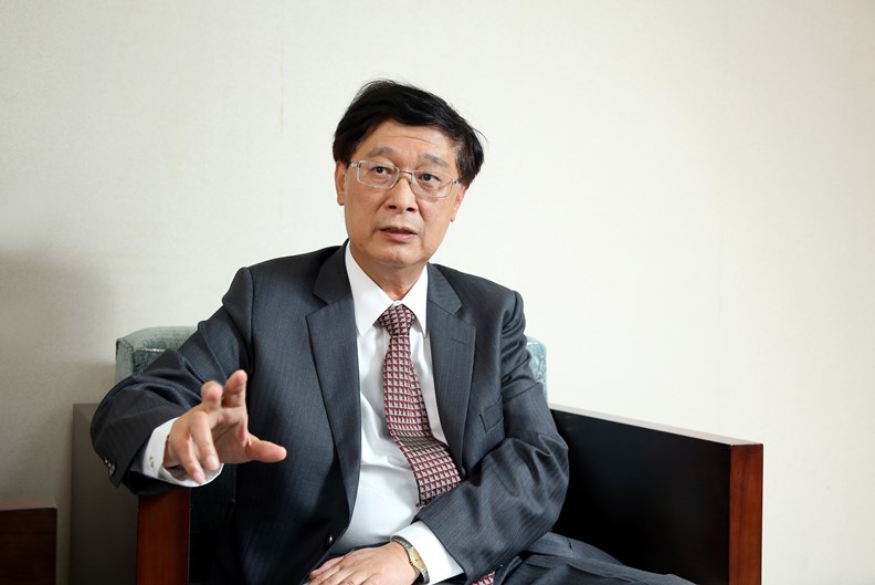 負責規劃數位發展部的行政院政務委員郭耀煌。