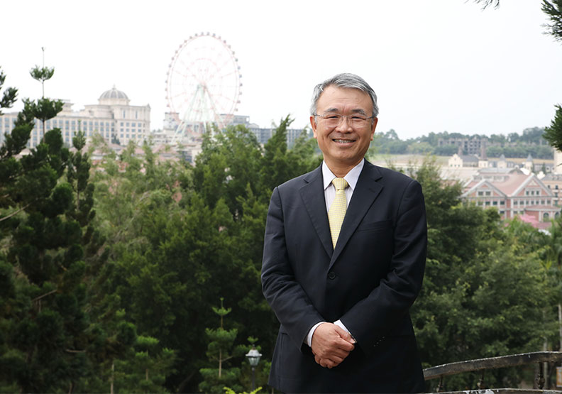 陳振遠建議同學，期貨商營業員、證券商營業員、證券商高級營業員三張證照一定要入手，才有競爭力。