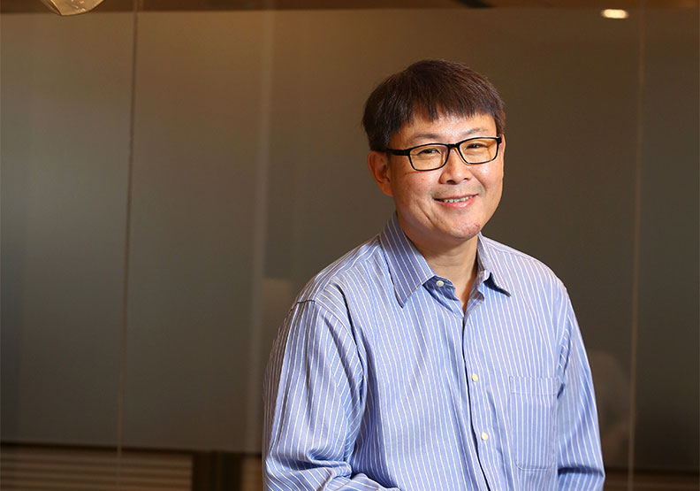 楊弘仁指出，這次疫情後，就算頂尖的醫衛學者和專家，面對未知病毒也必須攜手合作，保衛台灣。