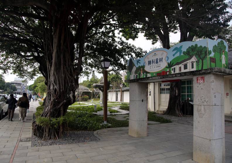 屏東縣有12家獨立書店，五家聚集在勝利星村，這裡是全台密度最高的獨立書店聚落。