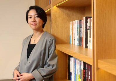 考生的迷惘她都懂!金鐘最佳新演員陳妤:用「好玩」的心態去學習、探索