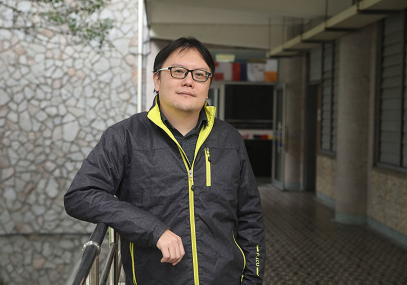 輔仁大學物理系系主任 孫永信
