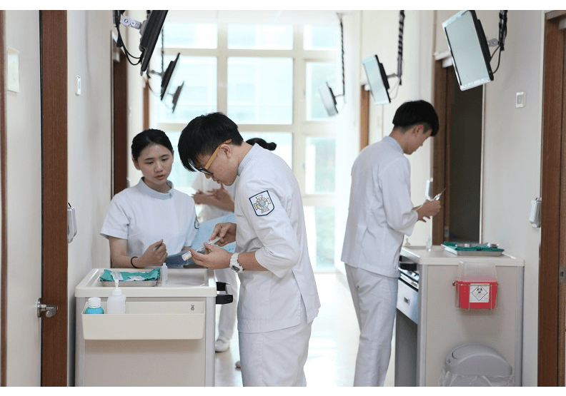 圖 / 元培醫事科大以最齊全的醫護健康專業，致力新世代醫護健康人才培育。