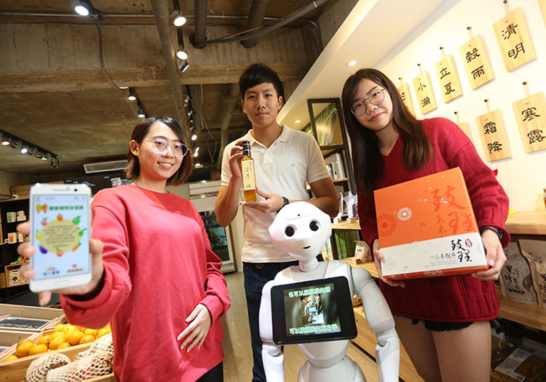 數位化與人工智能已是商管學群的熱門趨勢，學生須具備資訊程式應用能力。圖為致理科技大學