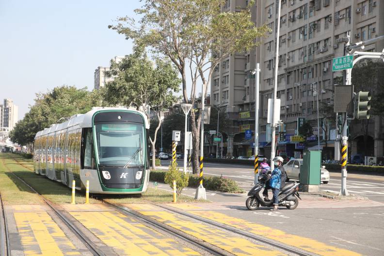 高雄輕軌。蘇義傑攝。