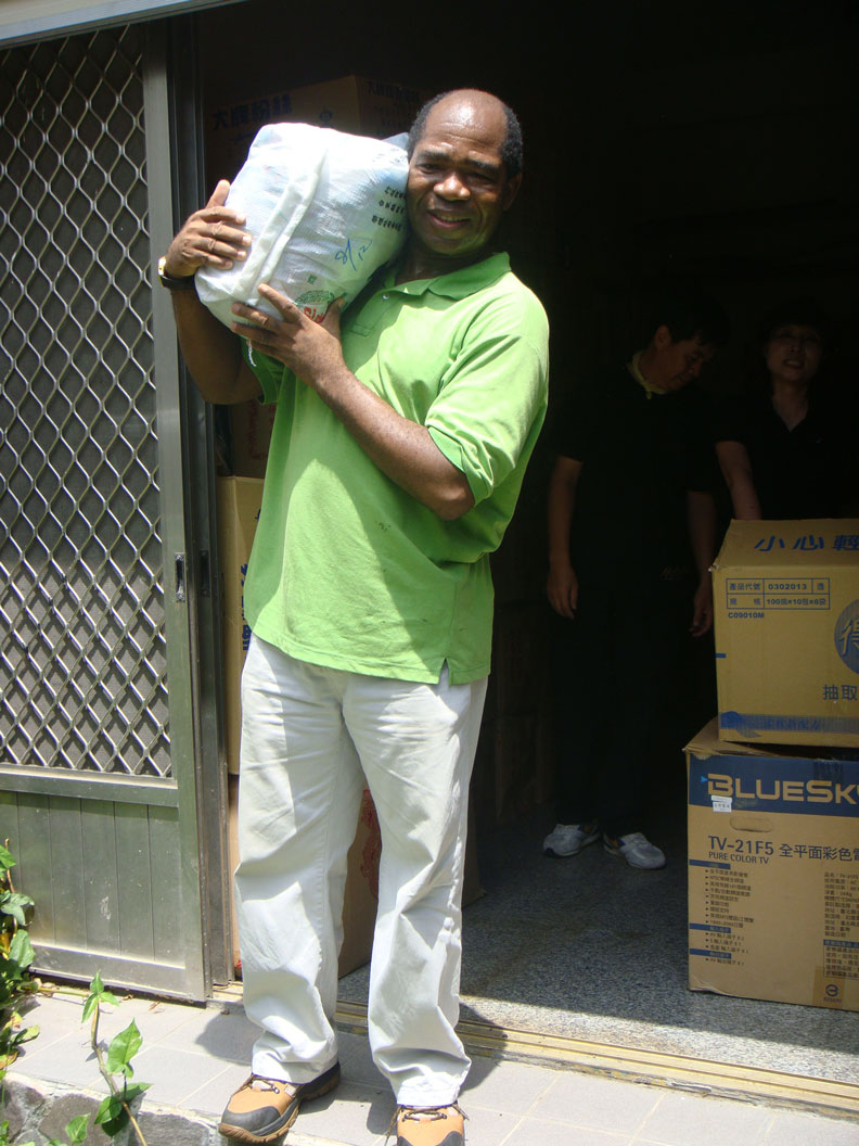 高福南神父投入八八風災救援行動。