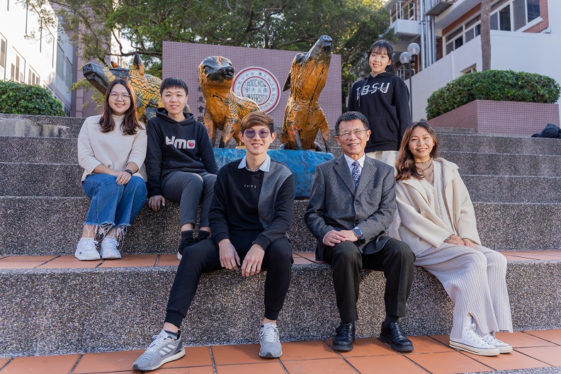 東吳大學積極成立多個校級研究中心，為人才培育加碼科技知能。