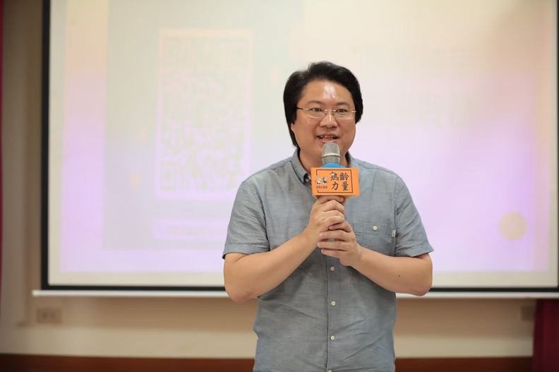 基隆市長林右昌有感高齡趨勢的不可避免,連續3年率領團隊探索高齡照護議題。